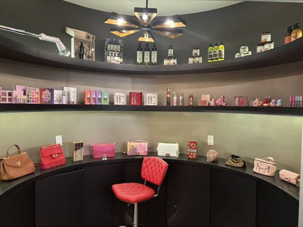 TikTok Livestream Host - Full-time, Experienced (Los Angeles)